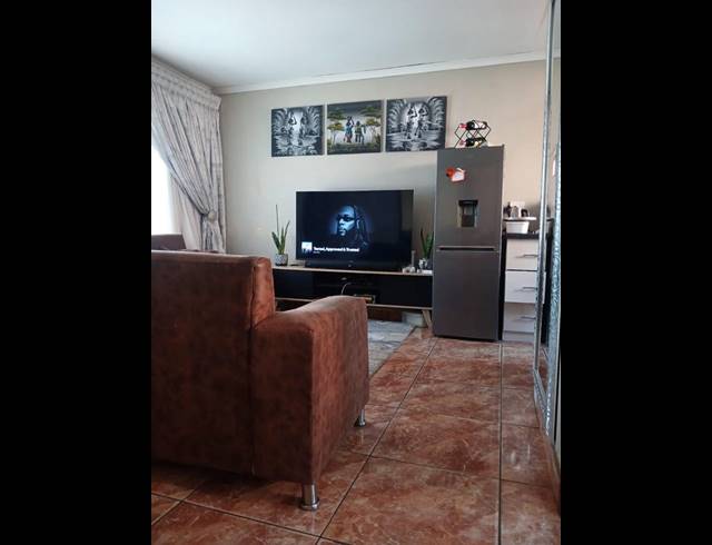 2 BEDROOM HOUSE FOR SALE IN SEBOKENG ZONE 17